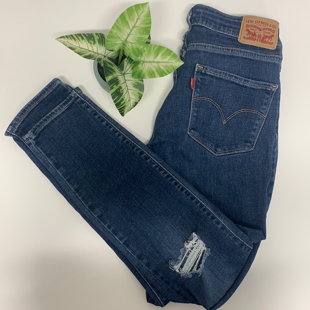 LEVIS DENIM 721 High Rise Distressed Size 28